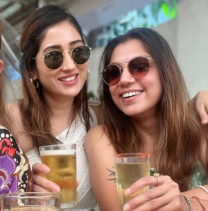 Gungun Uprari Instagram - “Keep smiling, because life is a beautiful thing and there’s so much to smile about.” ❤️

@tearsneyes 🤗

#happyweekend #happyhalloween #winters #daywellspent #lunchdate #dost #friday