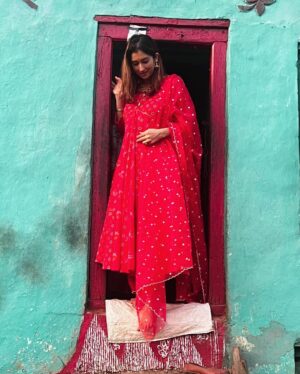 Gungun Uprari Instagram - It naturally elevates the soul to feel this intimate relationship to it's primal ground...A man then feels himself truly at home, and whenever he is lifted up through music he can say to himself: "Yes, you come from other worlds, and in music you can experience your native place."

#native #pithoragarh #uttrakhand #pooja #family