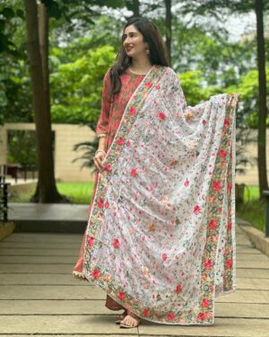 Gungun Uprari Instagram - Rocking my ethnicity! ❤️
.
#rakshabandhan 
.
.
.
Some of my favourite Duppatta’s 
From @dupattabazaar 
.
.
.
#festival #festivetime #indian #traditional #duppatta #ethinicwear