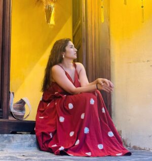 Gungun Uprari Instagram - This evening is as brief as the twinkling of an eye yet such twinklings is what eternity is made of 🤩

Beautiful evening @oldtownhanoi #vietnam 

@mothoian lotus tea 🪷 ☕️ 

Very comfortable & beautiful dress 
@kharakapas 🌸
.
.
.
#evening #lights #lake #lanterns #calm #beautiful #bright .