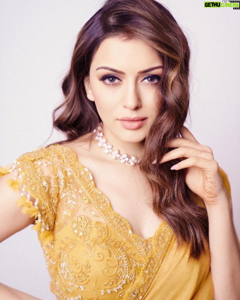 Hansika Motwani Instagram - Saree not sorry 🌻 • • Promotions ready • • @puchi.photography @awignaofficial @sankpalsavita @rupeshryadav @saigopalchikkala_cine_costumer #mynameishruthi #promotions