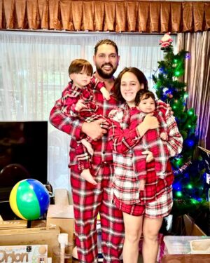 Hazel Keech Instagram - Merry Christmas from our Santa family to yours 🎅 Wishing everyone love, laughter, and the warmth of loved ones ❤️ @hazelkeechofficial