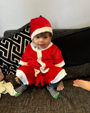 Hazel Keech Instagram - The greatest gifts are being together ❤️ Merry Christmas too all from Santa and the Elves