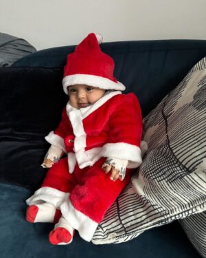 Hazel Keech Instagram - The greatest gifts are being together ❤️ Merry Christmas too all from Santa and the Elves