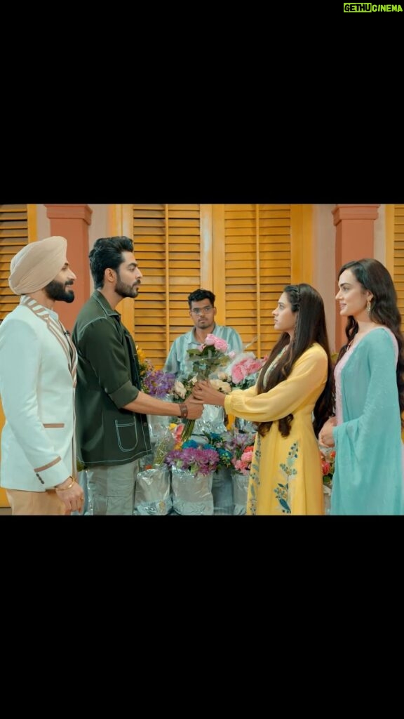 Hiba Nawab Instagram - Na jaane kab Jhanak aur Anirudh ki ladaayiyaan khatam hogi. Aur kya inke beech ho paayega ‘Ishq’? Dekhiye, #Jhanak, iss Somvaar se, raat 10:30 baje, @starplus aur Disney+ Hotstar par.