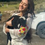 Hiba Nawab Instagram - Jhanak with her cute little friend ♥️ Starting tonight at 10:30pm Monday to Sunday @starplus #Jhanak