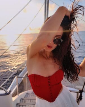 Isabelle Kaif Instagram - gonna mentally be here for awhile 🏝🌅⛵️🌊🦈