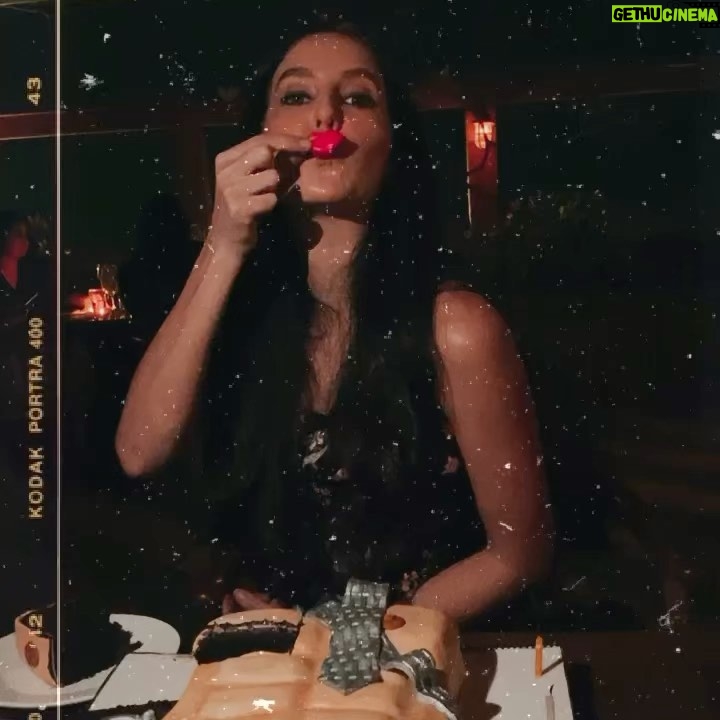 Isabelle Kaif Instagram - Thank you everyone for the Birthday wishes✨ and flowers 🌺 and cakes 🎂 and presents 🎁 and calls ☎️ and all the love 💕 You guys are the best....sending you all a big kiss ❣️❣️❣️ Birthday Girl❤