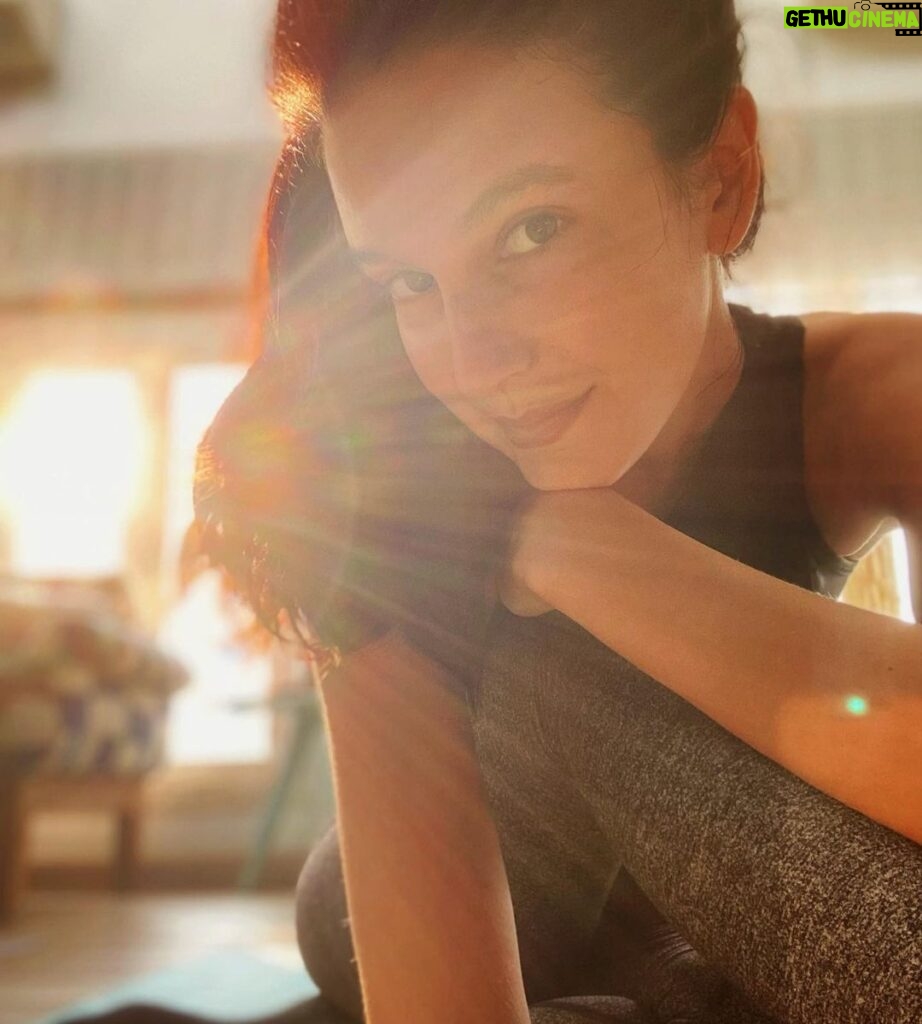 Isabelle Kaif Instagram - Distracted by that good light Magic Hour
