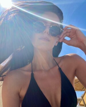 Isabelle Kaif Instagram - i beach 🏖️