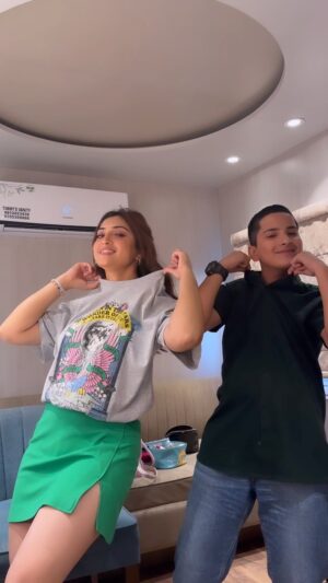 Isha Sharma Instagram - After having so much of fight Ishu and Mishu are presenting a reel in front of you 😝
•
•
•
Video credits @aamil_ahmed__
