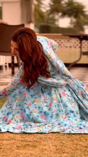 Isha Sharma Instagram - Good morning🌸
Flaunting this floral suit from @vatki.store .
Video by @aamil_ahmed__
Makeover by @manuu_shrma