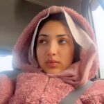 Isha Sharma Instagram - The struggle of pashminna 🥶