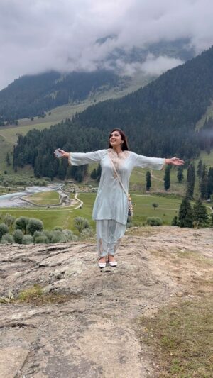 Isha Sharma Instagram - Feel the breeze…..❤️
Guess the place???
Something really very special is on your way…
