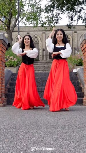 Ishveen Gulati Instagram - Twin Geets🙈❤️#teamvleenam #mirrortwins @kareenakapoorkhan @shahidkapoor