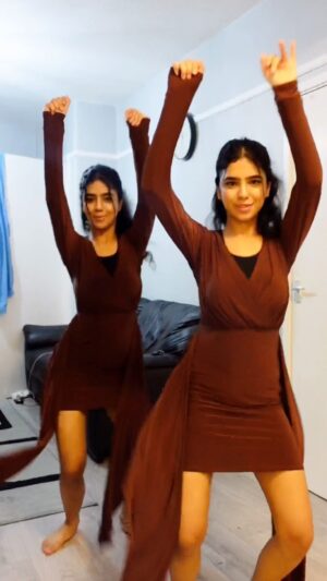 Ishveen Gulati Instagram - Blue Eyes X Kalaastar🤎 #teamvleenam #mirrortwins #twins #twin ✨