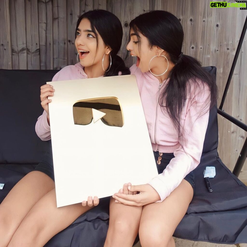 Ishveen Gulati Instagram - Blessed and Grateful!🙏🤍 ThankYou Soo Much Waheguru Ji And Famm! The 1 Million Play button on YouTube is something we’ve only dreamt of having! Never knew we would be holding it for our own channel! Because of you all our dream came true!#teamvleenam @amxn.sg @mummyvleenam @papavleenam @youtube @youtubeindia @youtubecreatorsindia
