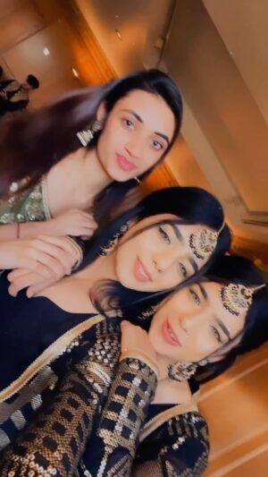 Ishveen Gulati Instagram - Gani🫶 #teamvleenam #mirrortwins #twins #twin ♥️