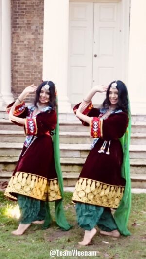 Ishveen Gulati Instagram - Jamal Jamaloo Girls♥️ThankYou soo much itna saara pyar dene ke liye🥺

#teamvleenam #mirrortwins #twins #twin