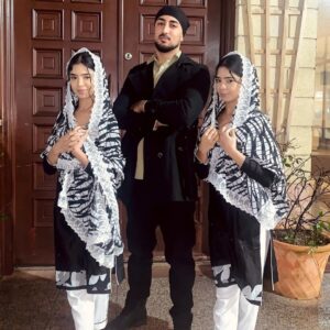 Ishveen Gulati Instagram - So far, so good!🧿Broooo @amxn.sg ✨

#teamvleenam #mirrortwins #twins #twin #brother