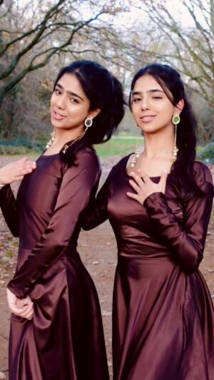 Ishveen Gulati Instagram - Jamal Jamaloo Girls🤎 ThankYou for the love! #teamvleenam #mirrortwins #twins #twin #jamaljamaloo #jamaljamaloogirls ✨