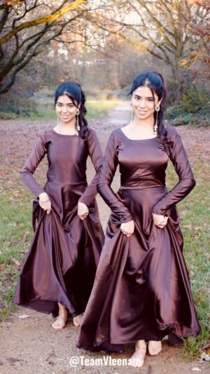 Ishveen Gulati Instagram - Satranga Hai Yeh Ishq🤎 #teamvleenam #mirrortwins #twins #twin ✨