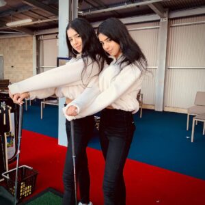 Ishveen Gulati Instagram - Wanna play golf?⛳️Swipe!! Thank you for all the love❤️

📸photo credits @amxn.sg #teamvleenam #mirrortwins