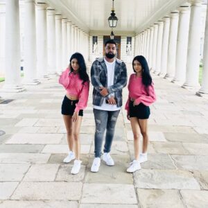 Ishveen Gulati Instagram - Bahara🫶🤍 @ezuworld #teamvleenam #mirrortwins 
.
.
📸 @shaun_obv