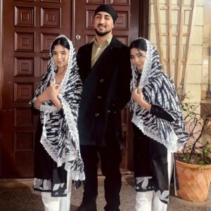 Ishveen Gulati Instagram - So far, so good!🧿Broooo @amxn.sg ✨

#teamvleenam #mirrortwins #twins #twin #brother