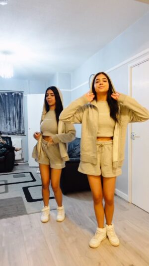 Ishveen Gulati Instagram - Simple One🤍 #teamvleenam #mirrortwins #twins #twin ✨