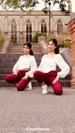 Ishveen Gulati Instagram - New dance video - Simple choreo🙈Not the best❤️#teamvleenam #mirrortwins