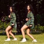 Ishveen Gulati Instagram – Ishq Shava Dance Video🙈❤️#teamvleenam #mirrortwins