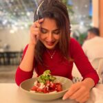 Iswarya Menon Instagram - 2023 is coming to an end! 🤯🫣🫢 Let’s celebrate this last week of 2023 with happiness & gratitude -> for the beautiful ups & the most incredible lows 🫶🏼 THANK YOU 2023 ♥️ #merrychristmas my people🎄♥️⭐️ . . P.c @raghav.ethan @surekhakeziah 🫶🏼