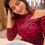 Iswarya Menon Instagram - Two things that make me smile ♥️ YOU (yes Youuuu!!!) & food 💋 In that exact order 😉🫶🏼 & also addicted to this song 🎶