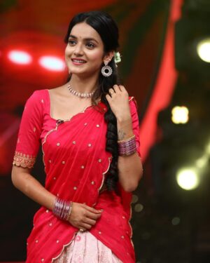Jasmine Rath Instagram - Apki nazron ne samjha✨💕

Outfit by - @rangoliboutiquee 💕

#jasminerath #picoftheday #goodvibes #loveyourself