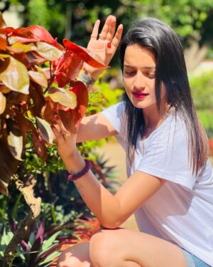 Jasmine Rath Instagram - Current mood: warm and sunny✨what about you??🤗

#jasminerath #picoftheday