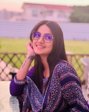 Jasmine Rath Instagram - remembering that person brings you pleasure💜

#jasminerath #picoftheday #mood #happiness #positivethinking