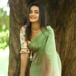 Jasmine Rath Instagram - Naina milayke 💚 #jasminerath #picoftheday
