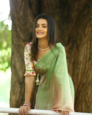 Jasmine Rath Instagram - Naina milayke 💚

#jasminerath #picoftheday