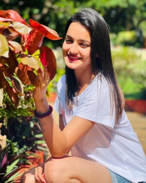 Jasmine Rath Instagram - Current mood: warm and sunny✨what about you??🤗

#jasminerath #picoftheday