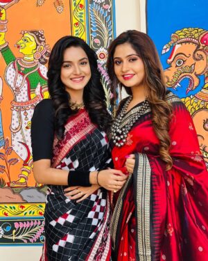 Jasmine Rath Instagram - Padoshi honeke bad bhi we meet at shooting sets only ♥️

#jasminerath #poonammishra