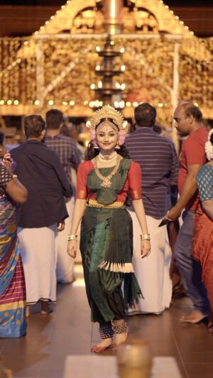 Jasnya Jayadeesh Instagram - This is how I transformed to Annapoorneshwari 🥰🙏watch till end ❤️
Mua @dilimonveni_official ❤️
Vc @amal_photographi_ ❤️
.
@neethu_jayan2 @arun_anedath @jayadeesh_k_damodar