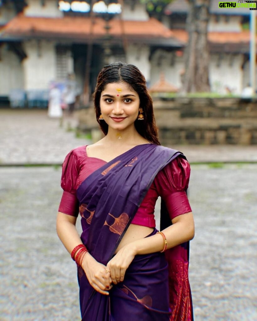 Jasnya Jayadeesh Instagram - Vadakkumnathan 🕉️🙏🏻🤍 Saree @ar_handlooms_kuthampully 🤍 📸 @neethu_jayan2 🤍