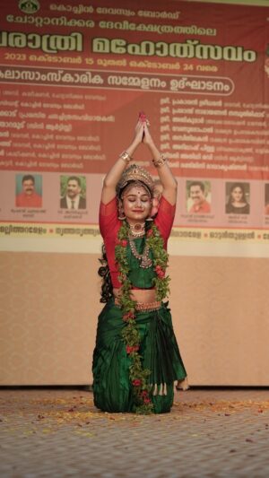 Jasnya Jayadeesh Instagram - Amme saranam Devi Saranam 🥰🙏❤️
Some cuts from my performance at chottanikara bhagavathi temple 🥰❤️
Guru @kannandancekannandance 🙏❤️
Vc @amal_photographi_ ❤️
Mua 💄 @dilimonveni_official ❤️