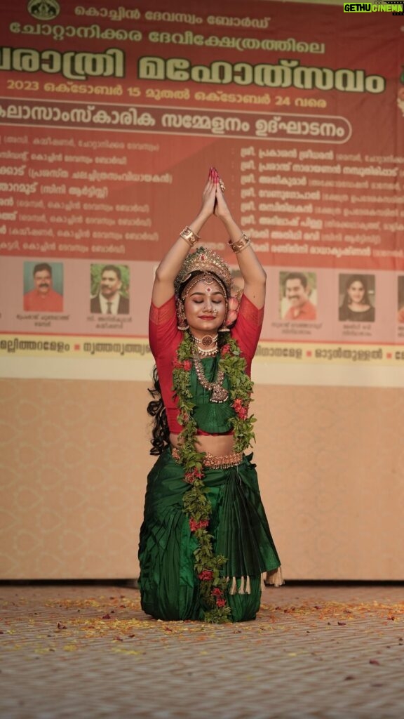 Jasnya Jayadeesh Instagram - Amme saranam Devi Saranam 🥰🙏❤️ Some cuts from my performance at chottanikara bhagavathi temple 🥰❤️ Guru @kannandancekannandance 🙏❤️ Vc @amal_photographi_ ❤️ Mua 💄 @dilimonveni_official ❤️