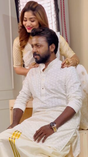 Jasnya Jayadeesh Instagram - Posting bcoz this is the only video I have with me in this look and @vishnuunnikrishnan.onair ettan is lukin 🤌🏻🔥🔥🔥Absolutely loved the shoot🥰
📸 @arun_anedath 
@neethu_jayan2 
.
Designing&styling @sabi_christy 
.
Makeup @kalamndalam_vyshak @kebeersulaiman 
.
Studio @picco.kochi