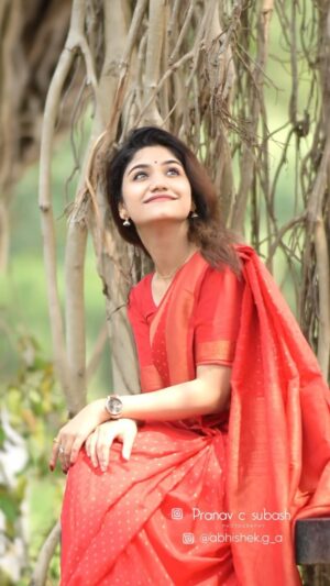Jasnya Jayadeesh Instagram - This was truly an unplanned reel. @bhavnapaani_official  @dileepactor @pranavcsubash_photography made it amazing ❤️ Added to favourites 🥰
.
.

Dop 📸 @pranavcsubash_photography
Cuts @abhishek.g_a