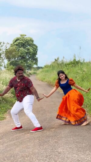 Jasnya Jayadeesh Instagram - #mamadhura ❤️ Lawrence sir kuthu is the only song on my playlist for recent days 🥰 
👗 @classymissyin ❤️
Vc @raheeshrazak 
After a long time .. with maman @arun_anedath ❤️