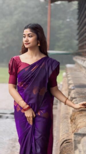 Jasnya Jayadeesh Instagram - Mazha and @sree_vadakkumnathan_temple is such a terrific combo 🥰❤️ 
Saree @ar_handlooms_kuthampully 
Vc @neethu_jayan2