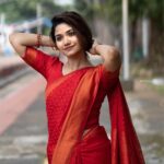 Jasnya Jayadeesh Instagram - Red saree series 🫶🏻❤️ Swipe 👉🏻👉🏻👉🏻 comment ur fav one Stills @ajay_prabhakar_ ❤️ Dop @pranavcsubash_photography ❤️ . . . #insta #instagood #instapost #instamood ##instaphoto #instalike #instafashion #instaviral #instadaily #pic #picoftheday #explorepage #explore #photoshoot